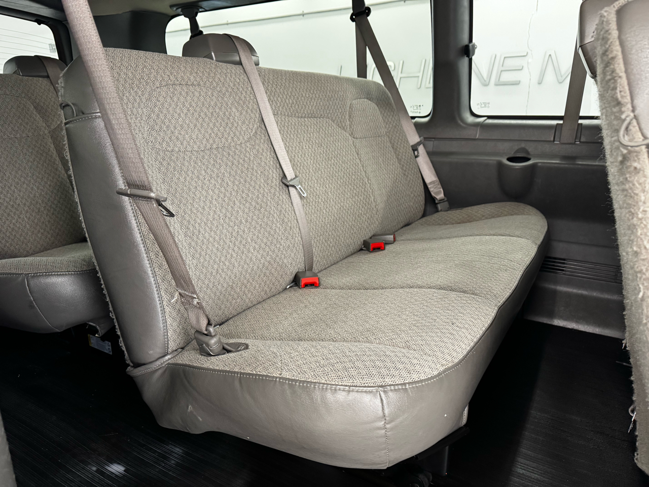 Chevrolet Express Passenger RWD 3500 155" LS 2023