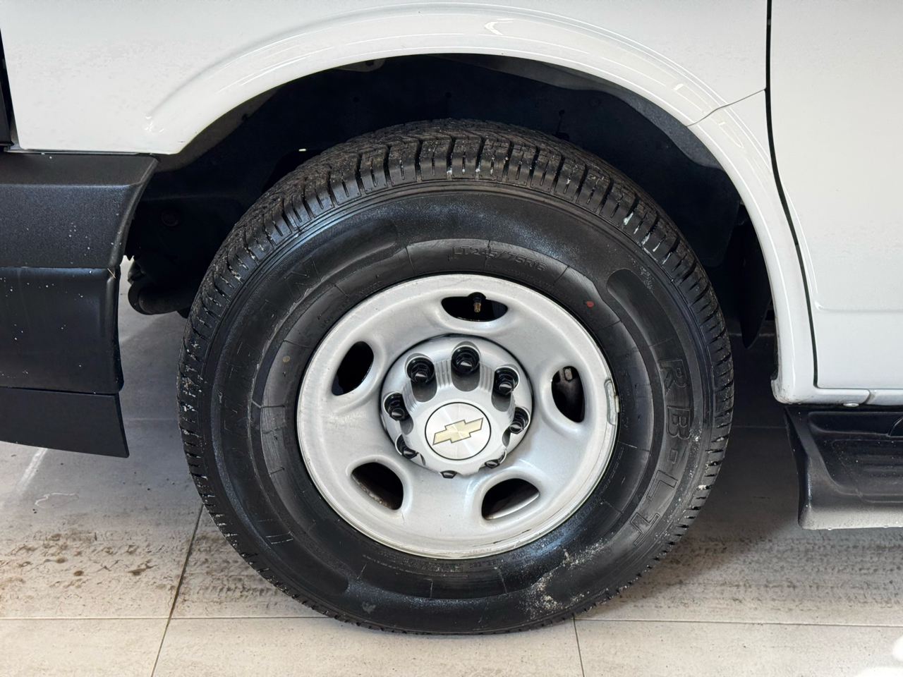 Chevrolet Express Passenger RWD 3500 155" LS 2023