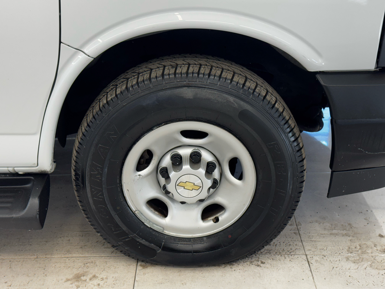 Chevrolet Express Passenger RWD 3500 155" LS 2023