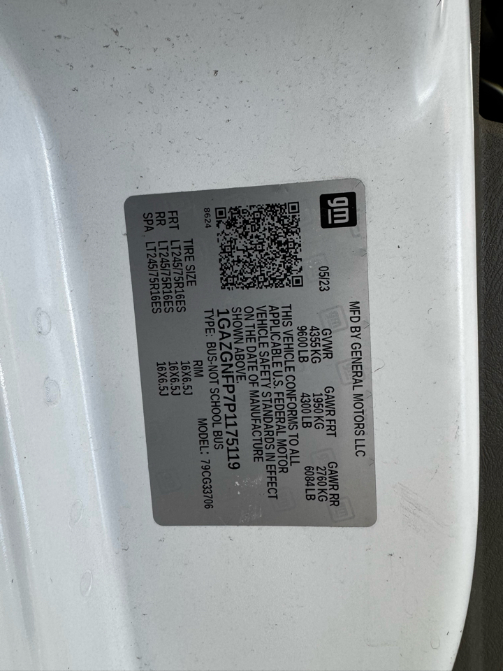 Chevrolet Express Passenger RWD 3500 155" LS 2023