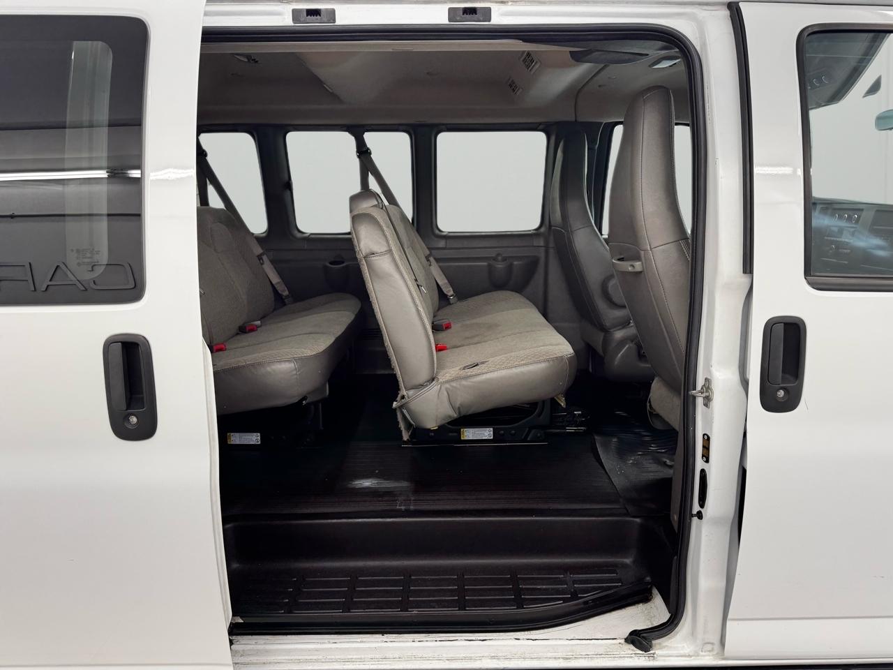 Chevrolet Express Passenger RWD 3500 155" LS 2023