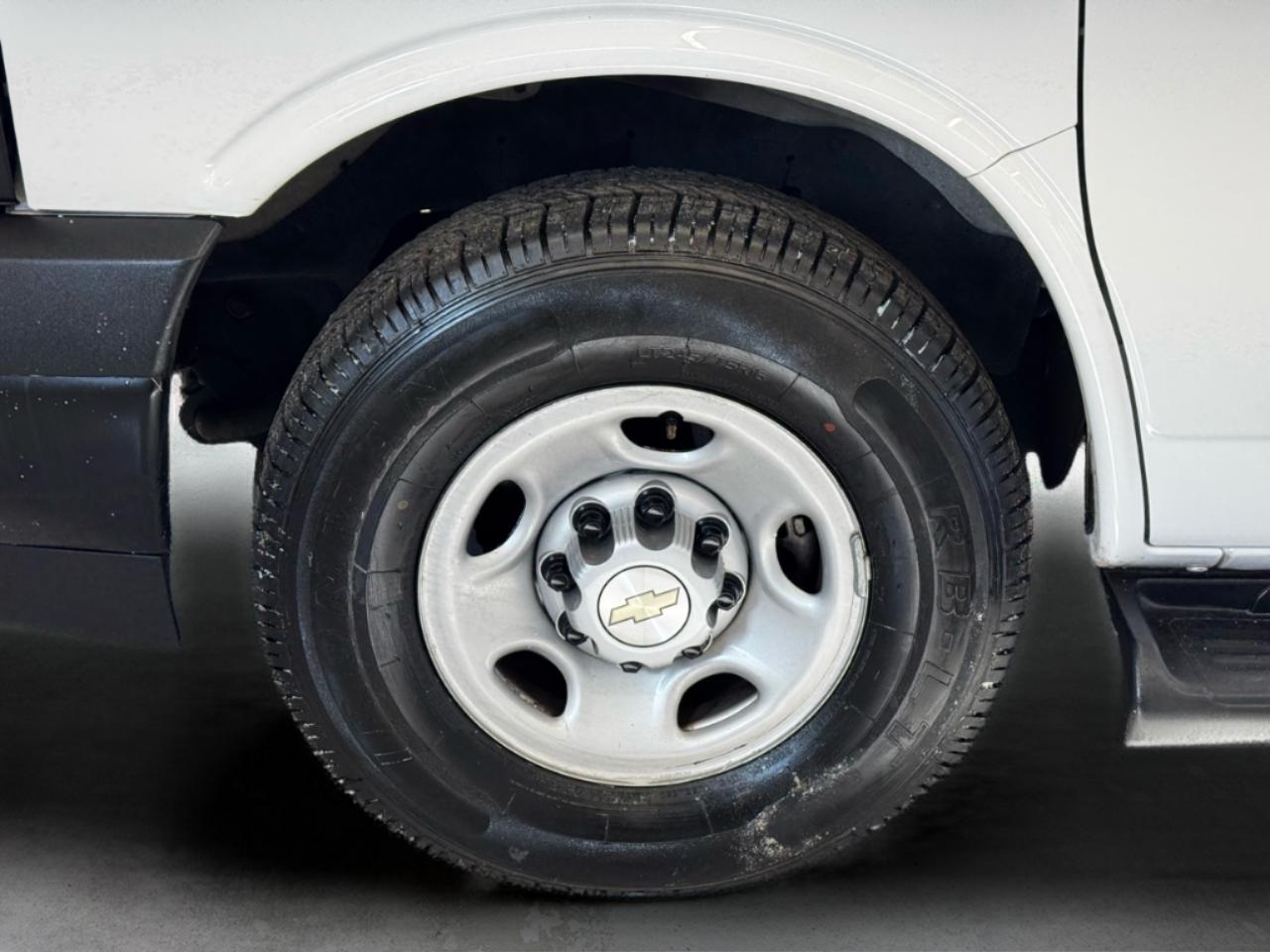 Chevrolet Express Passenger RWD 3500 155" LS 2023