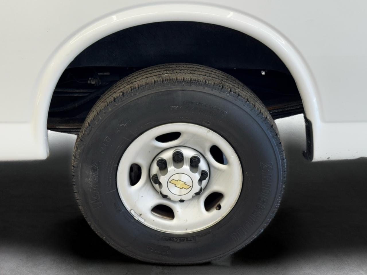 Chevrolet Express Passenger RWD 3500 155" LS 2023