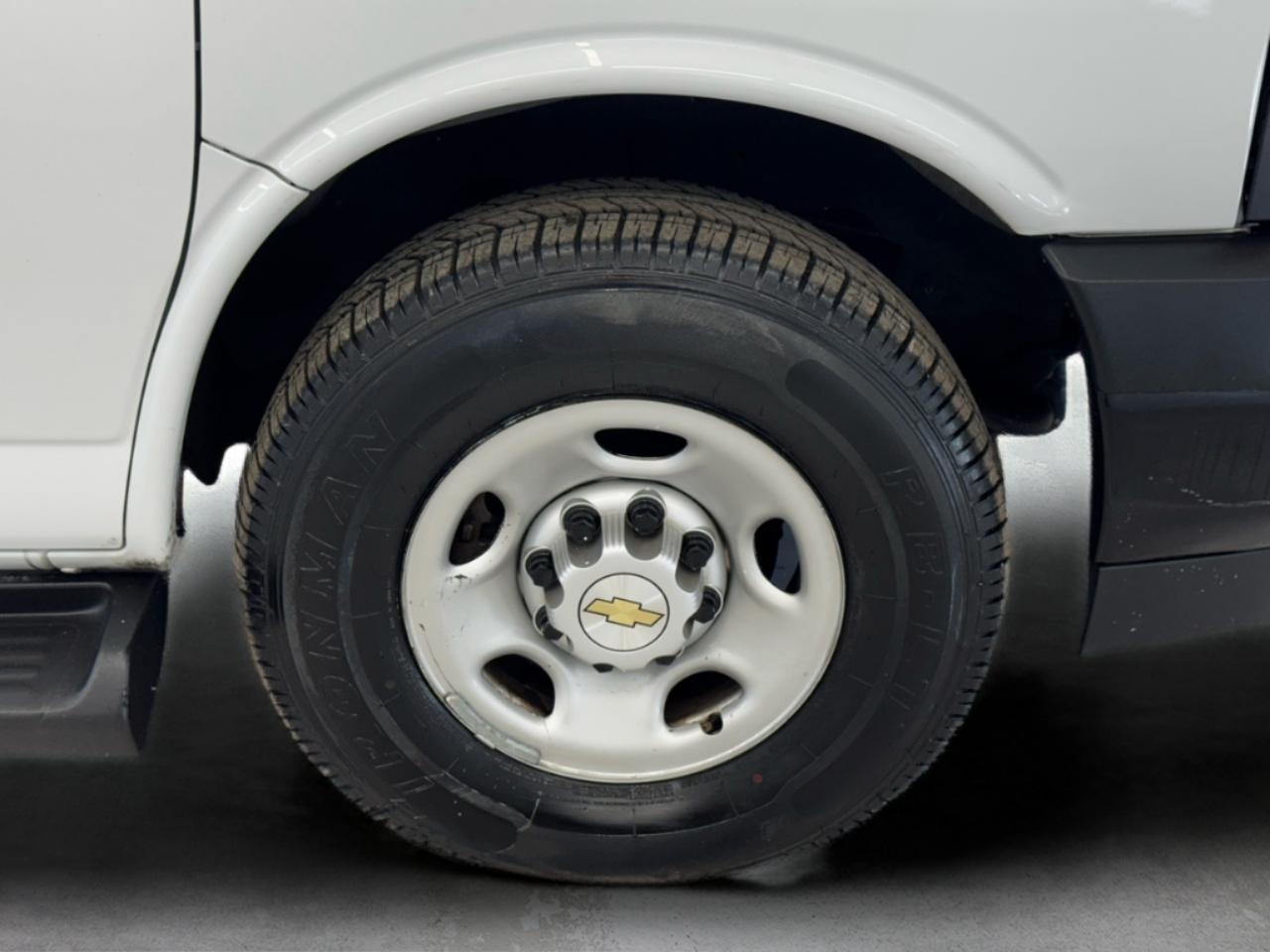 Chevrolet Express Passenger RWD 3500 155" LS 2023