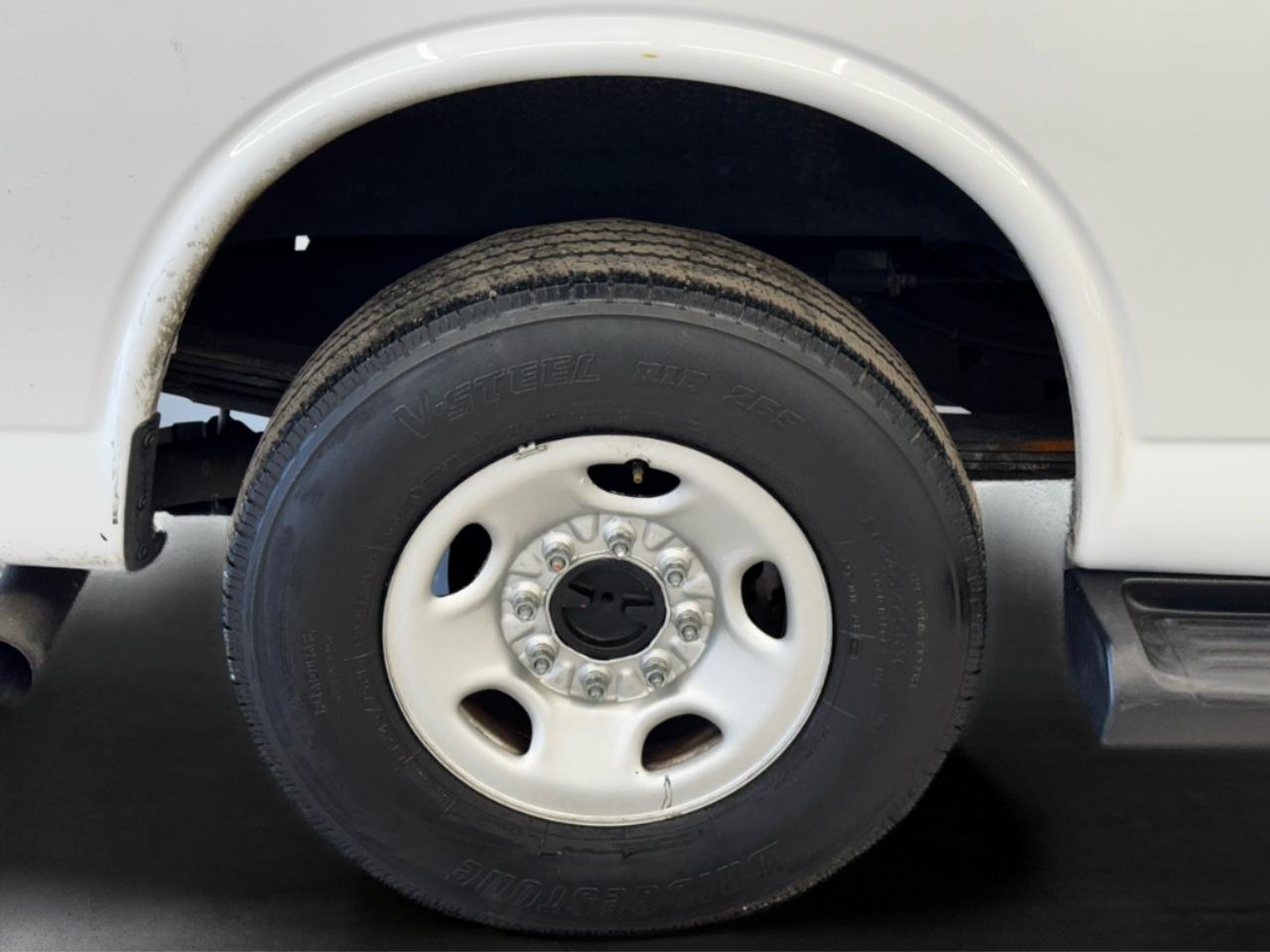 Chevrolet Express Passenger RWD 3500 155" LS 2023