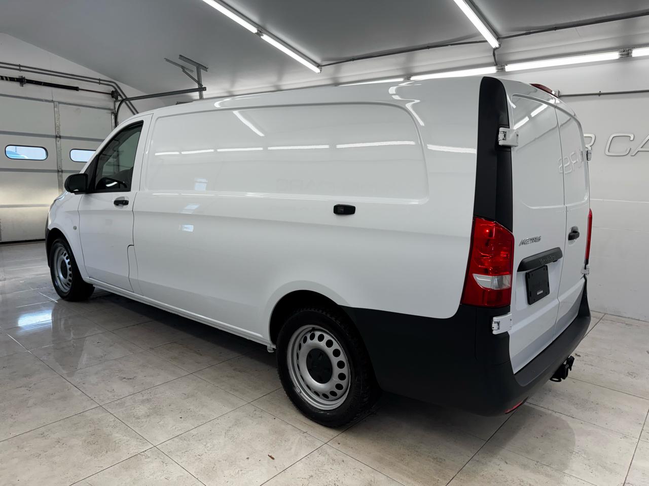 Mercedes-Benz Metris Cargo Van Standard Roof 135" Wheelbase 2020