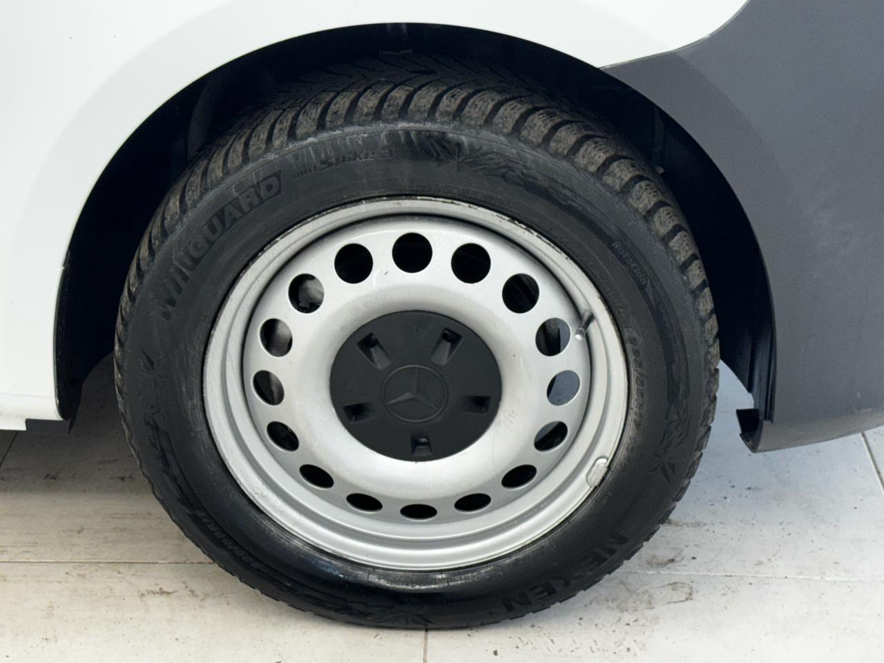 Mercedes-Benz Metris Cargo Van Standard Roof 135" Wheelbase 2020