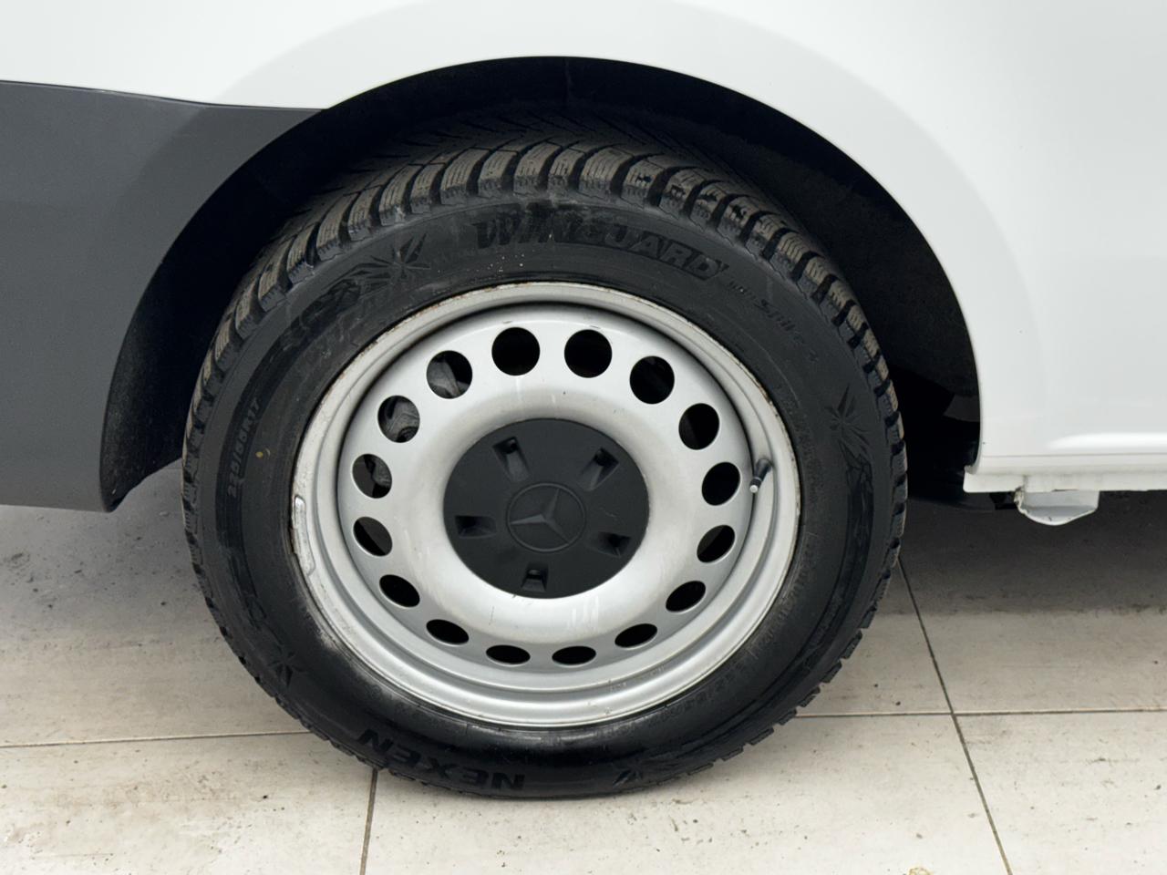 Mercedes-Benz Metris Cargo Van Standard Roof 135" Wheelbase 2020