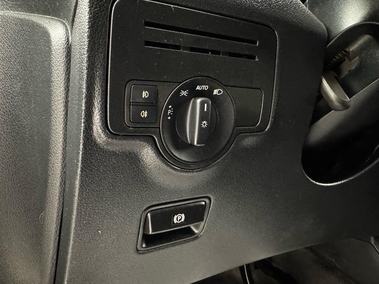 Mercedes-Benz Metris Cargo Van Standard Roof 135" Wheelbase 2020