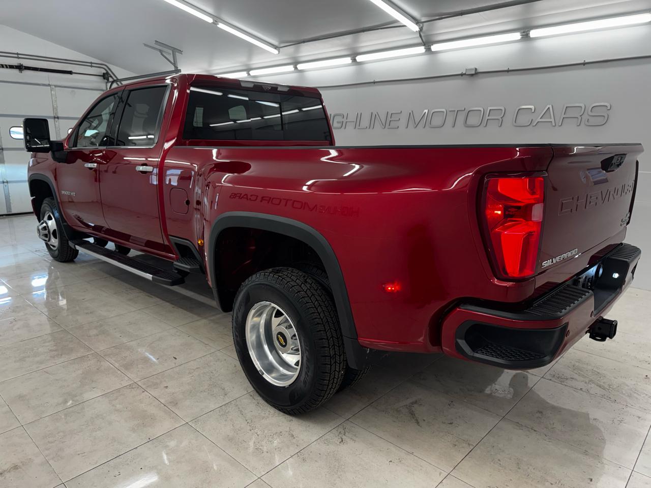 Chevrolet Silverado 3500HD 4WD Crew Cab 172" High Country 2022