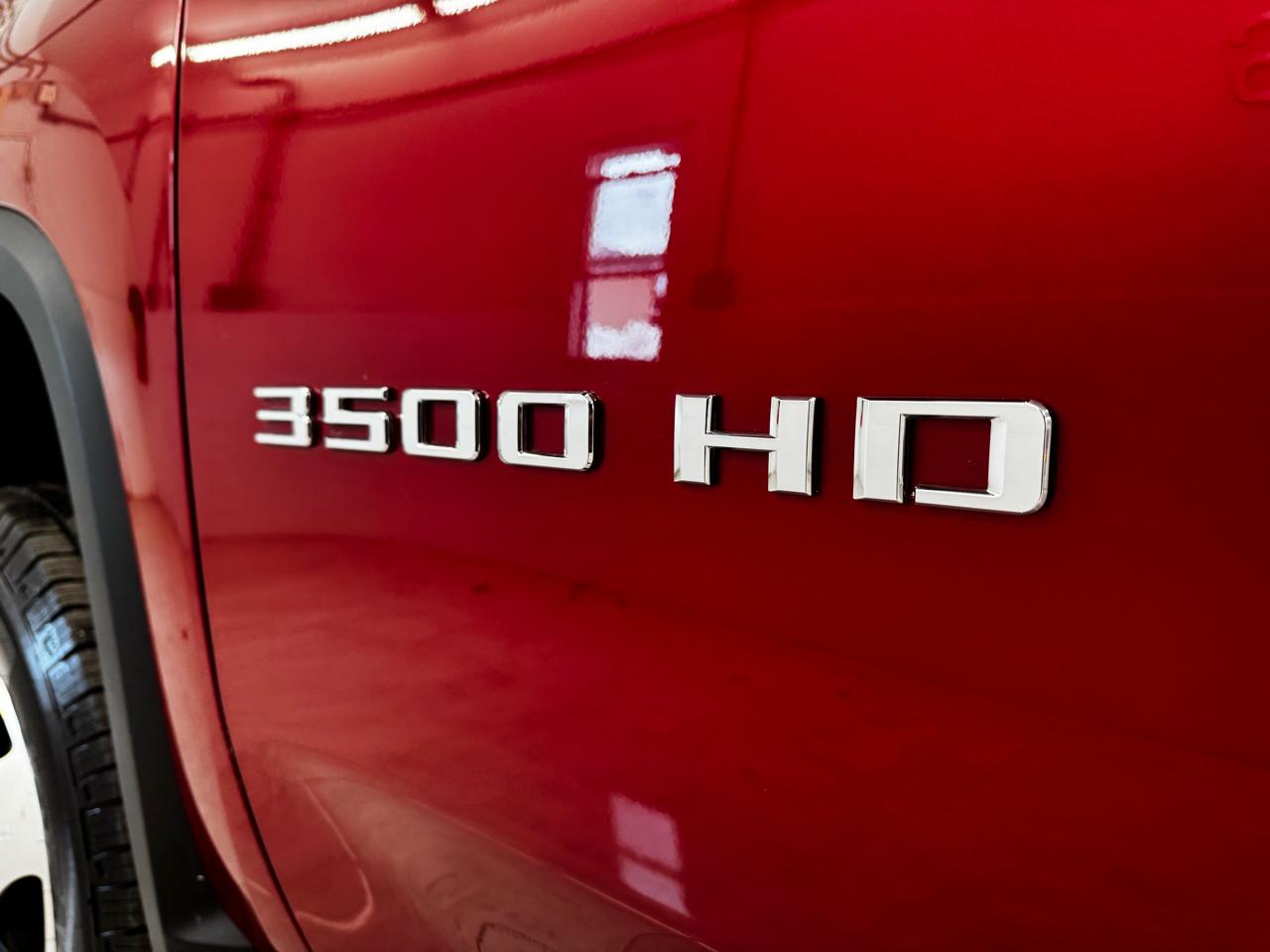 Chevrolet Silverado 3500HD 4WD Crew Cab 172" High Country 2022