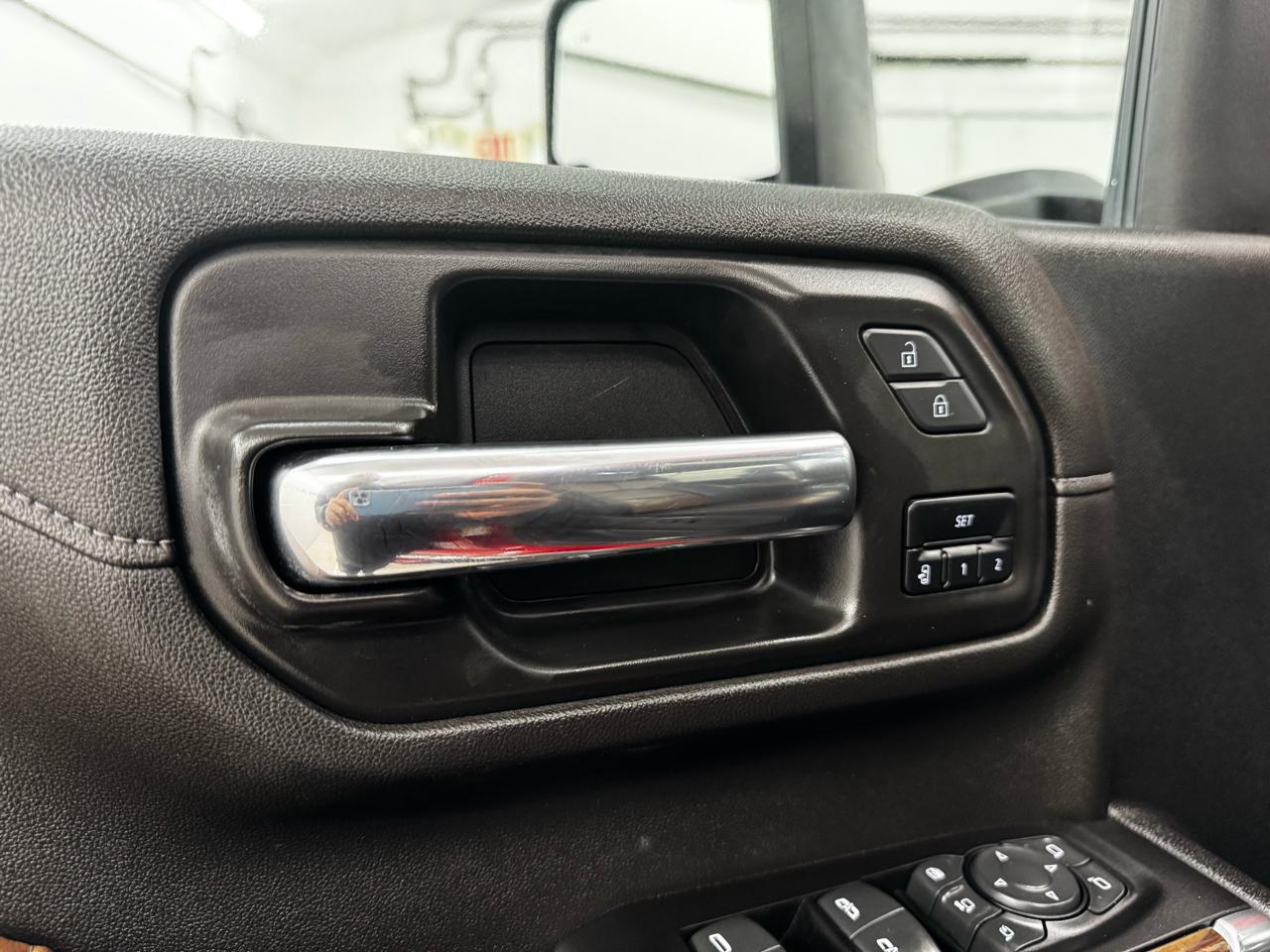 Chevrolet Silverado 3500HD 4WD Crew Cab 172" High Country 2022