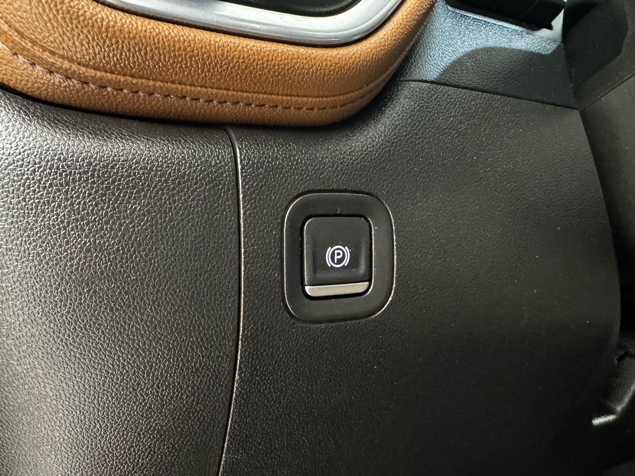 Chevrolet Silverado 3500HD 4WD Crew Cab 172" High Country 2022