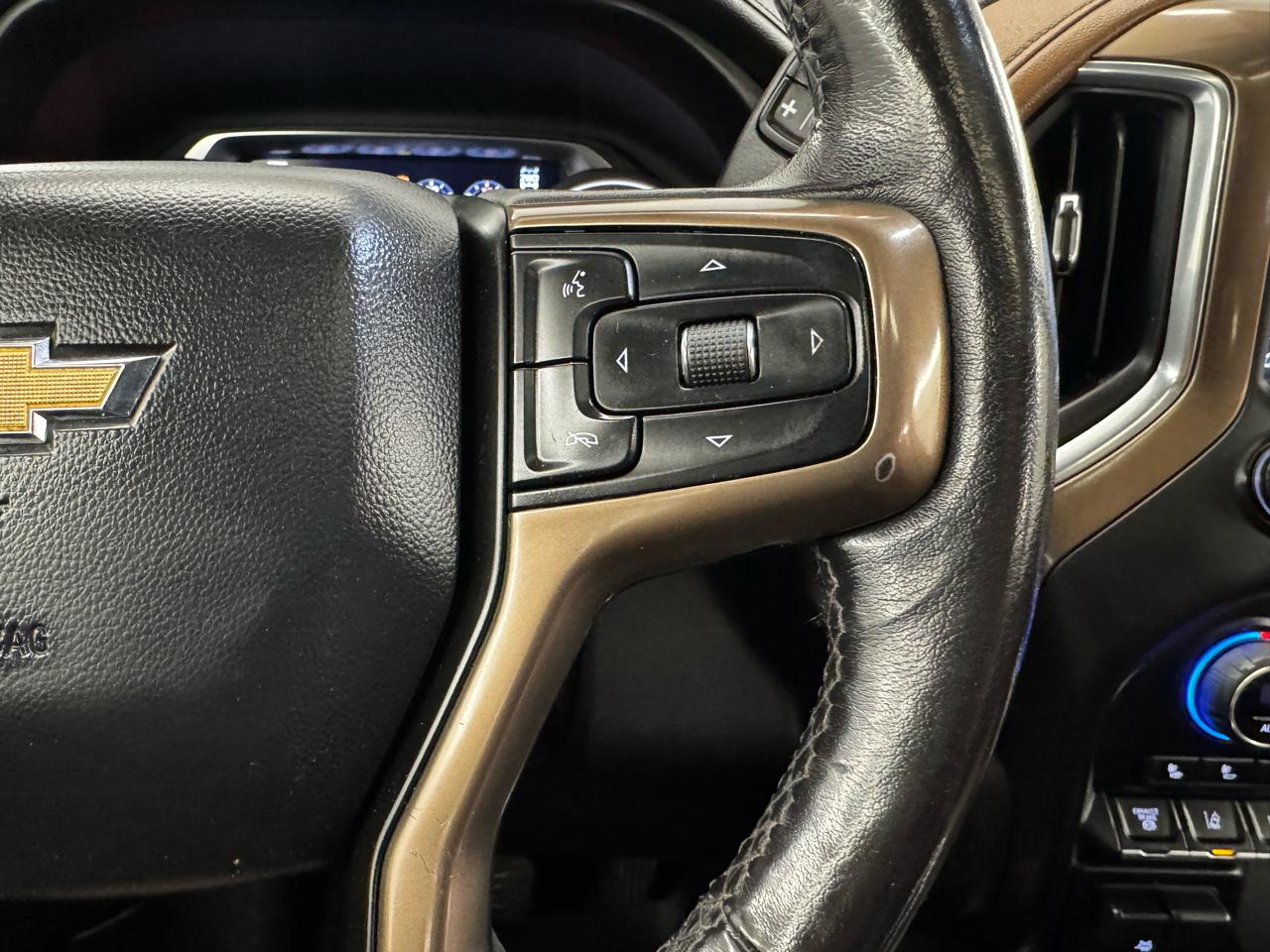 Chevrolet Silverado 3500HD 4WD Crew Cab 172" High Country 2022