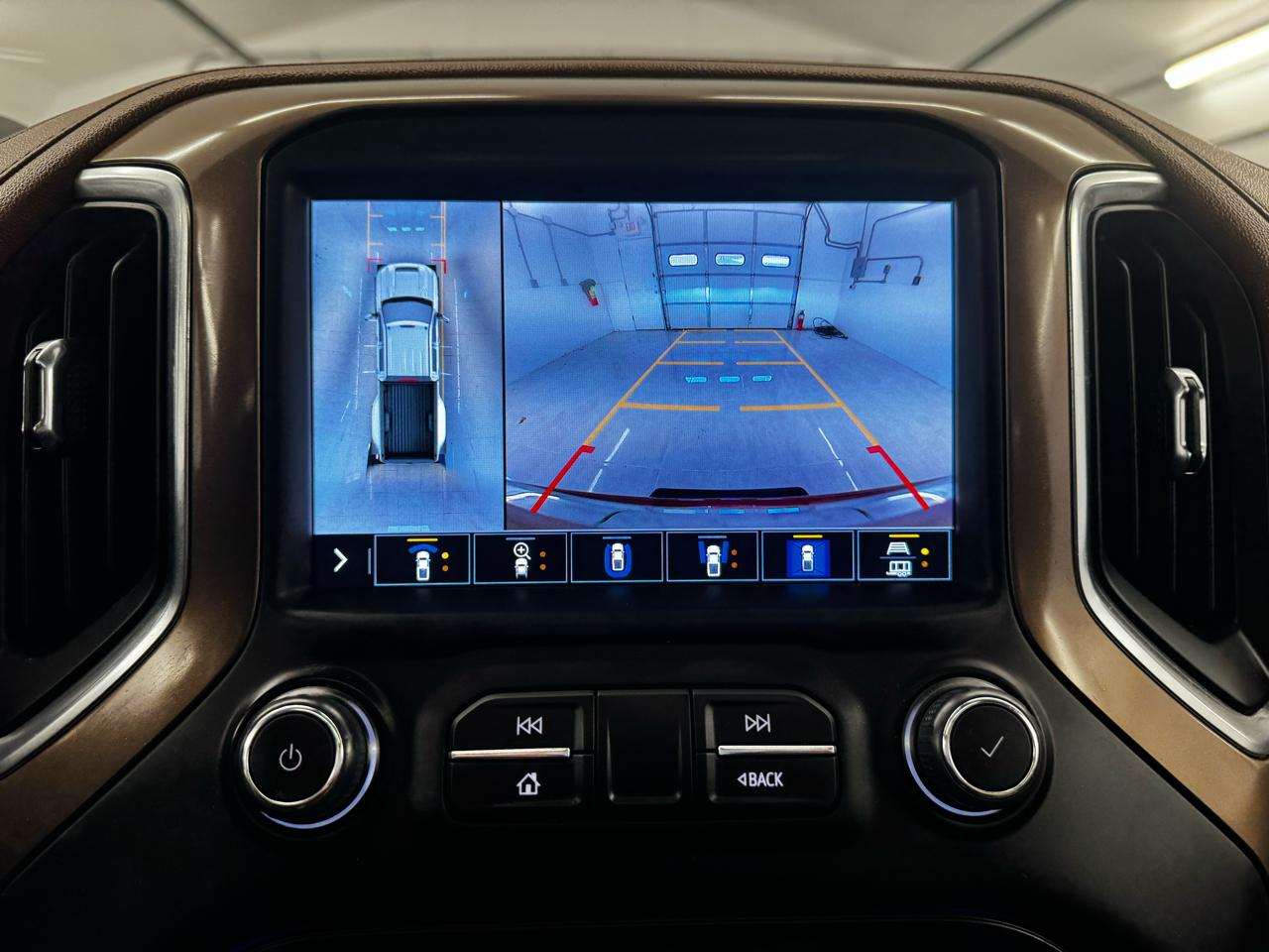 Chevrolet Silverado 3500HD 4WD Crew Cab 172" High Country 2022