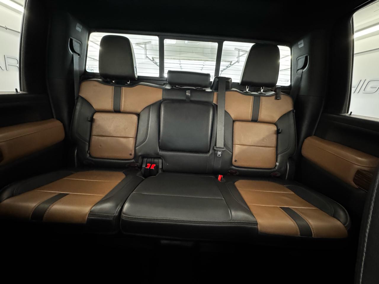 Chevrolet Silverado 3500HD 4WD Crew Cab 172" High Country 2022