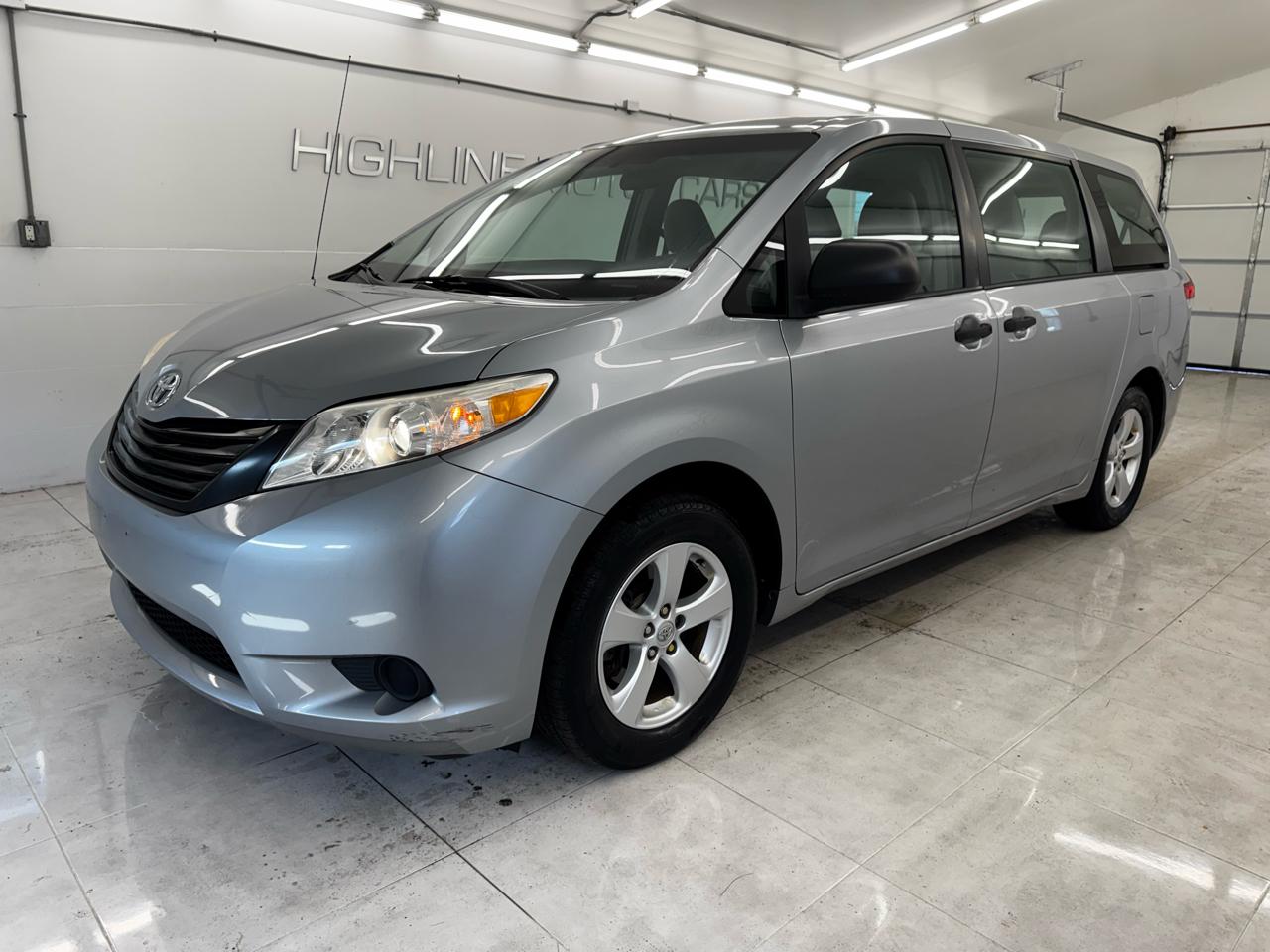 Toyota Sienna 5dr 7-Pass Van V6 L FWD (Natl) 2014