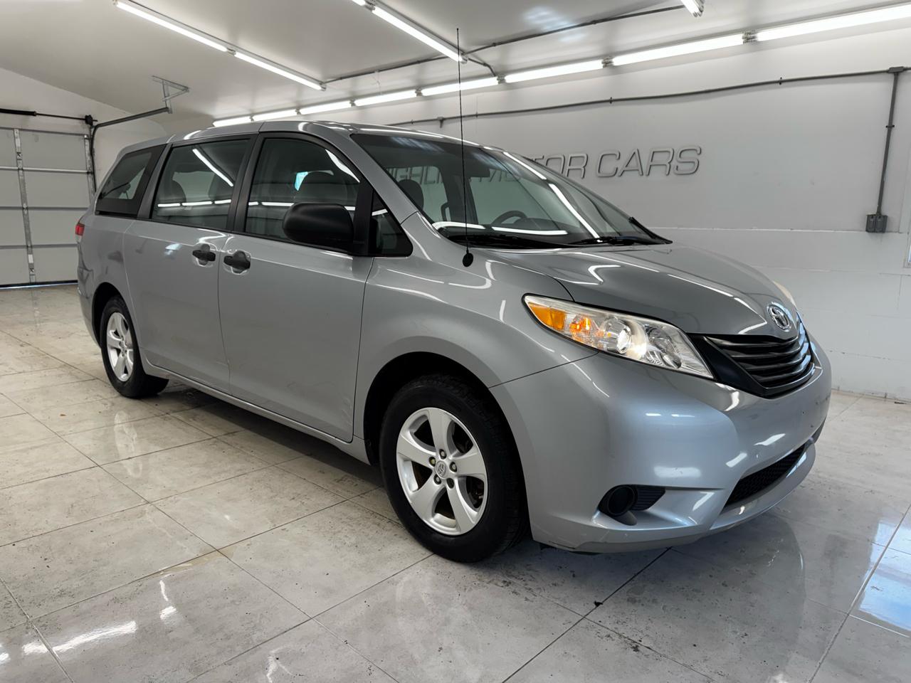 Toyota Sienna 5dr 7-Pass Van V6 L FWD (Natl) 2014