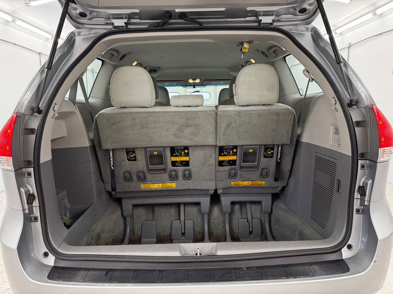 Toyota Sienna 5dr 7-Pass Van V6 L FWD (Natl) 2014