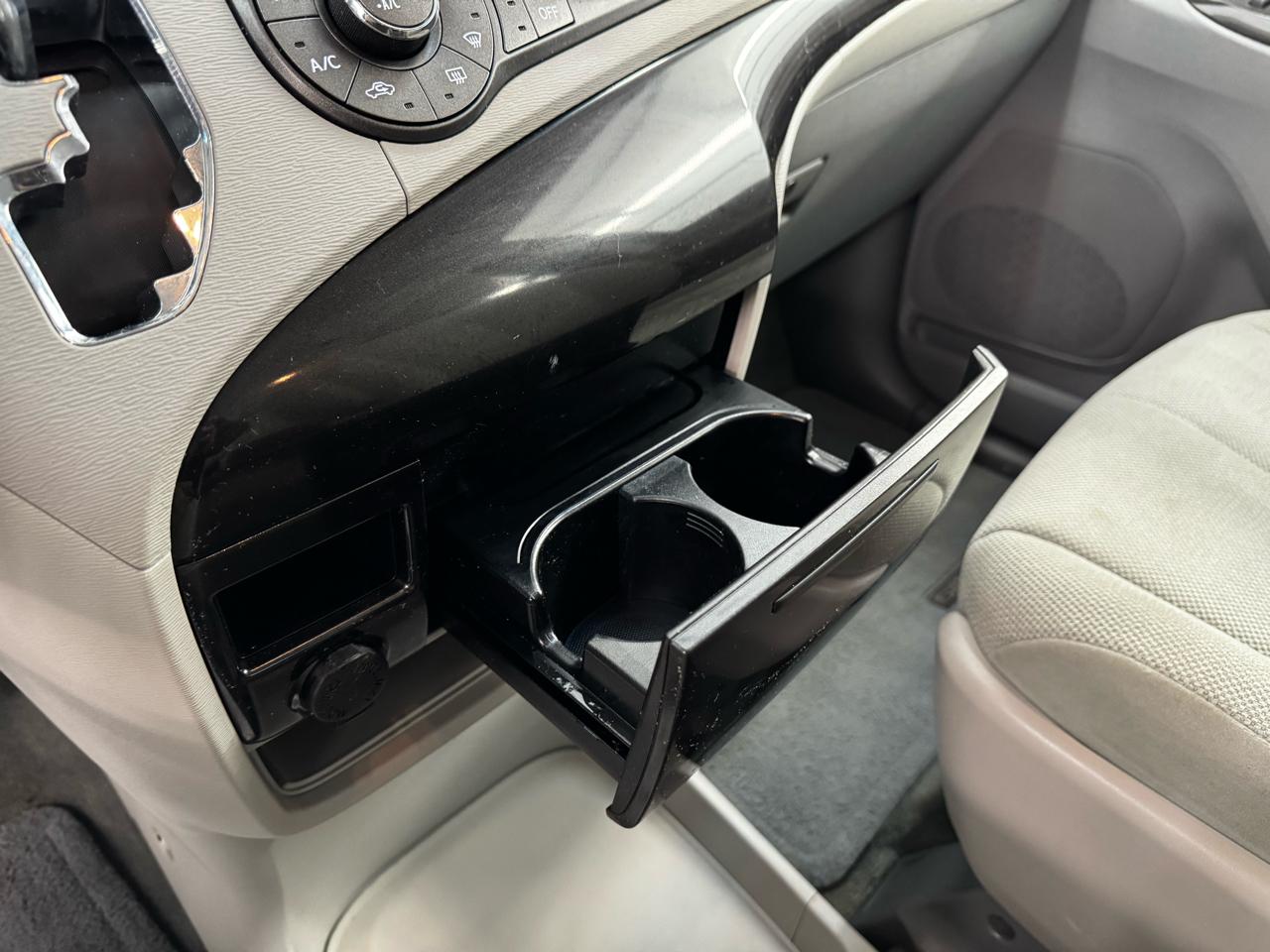 Toyota Sienna 5dr 7-Pass Van V6 L FWD (Natl) 2014