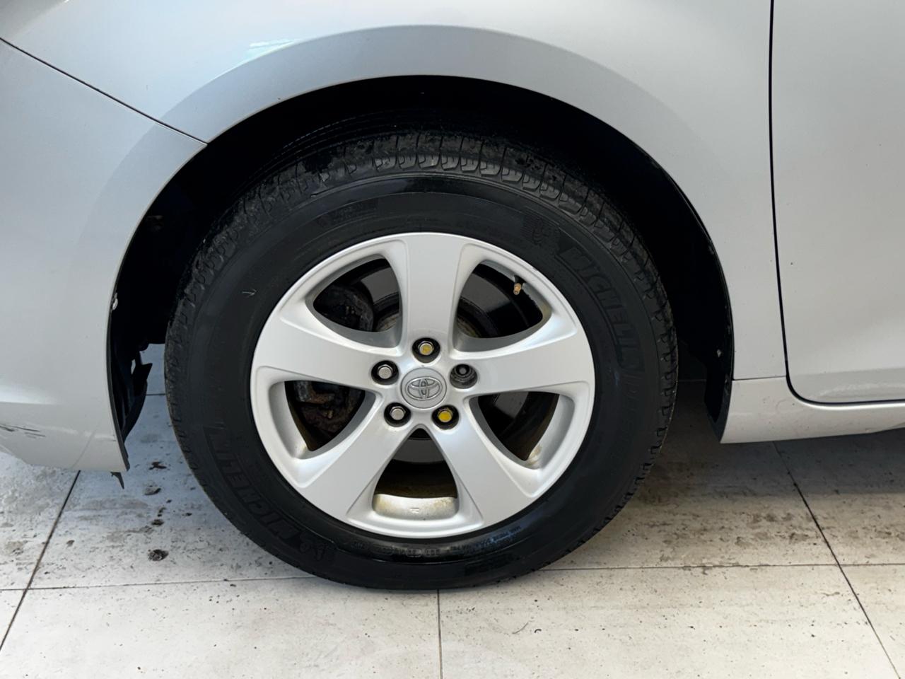 Toyota Sienna 5dr 7-Pass Van V6 L FWD (Natl) 2014