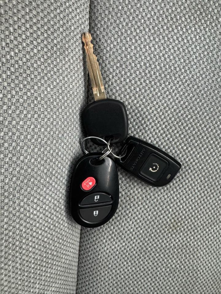 Toyota Sienna 5dr 7-Pass Van V6 L FWD (Natl) 2014