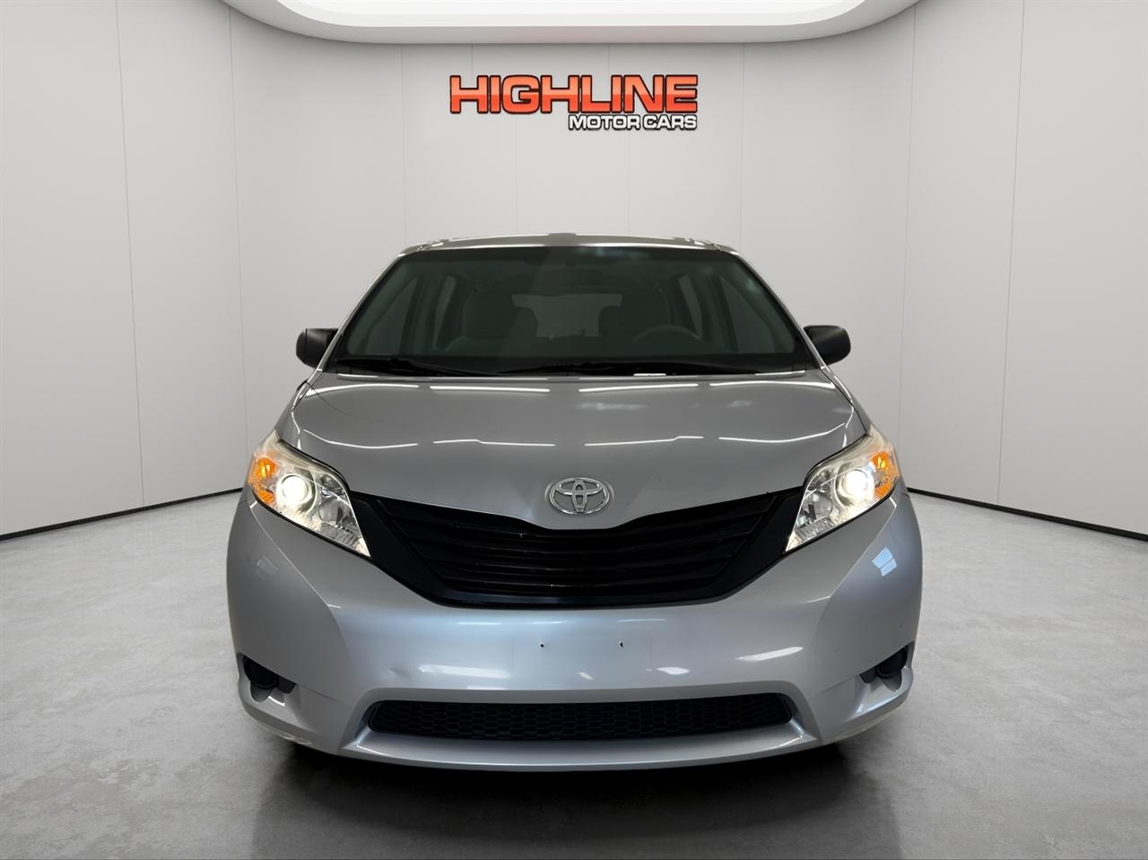 Toyota Sienna 5dr 7-Pass Van V6 L FWD (Natl) 2014