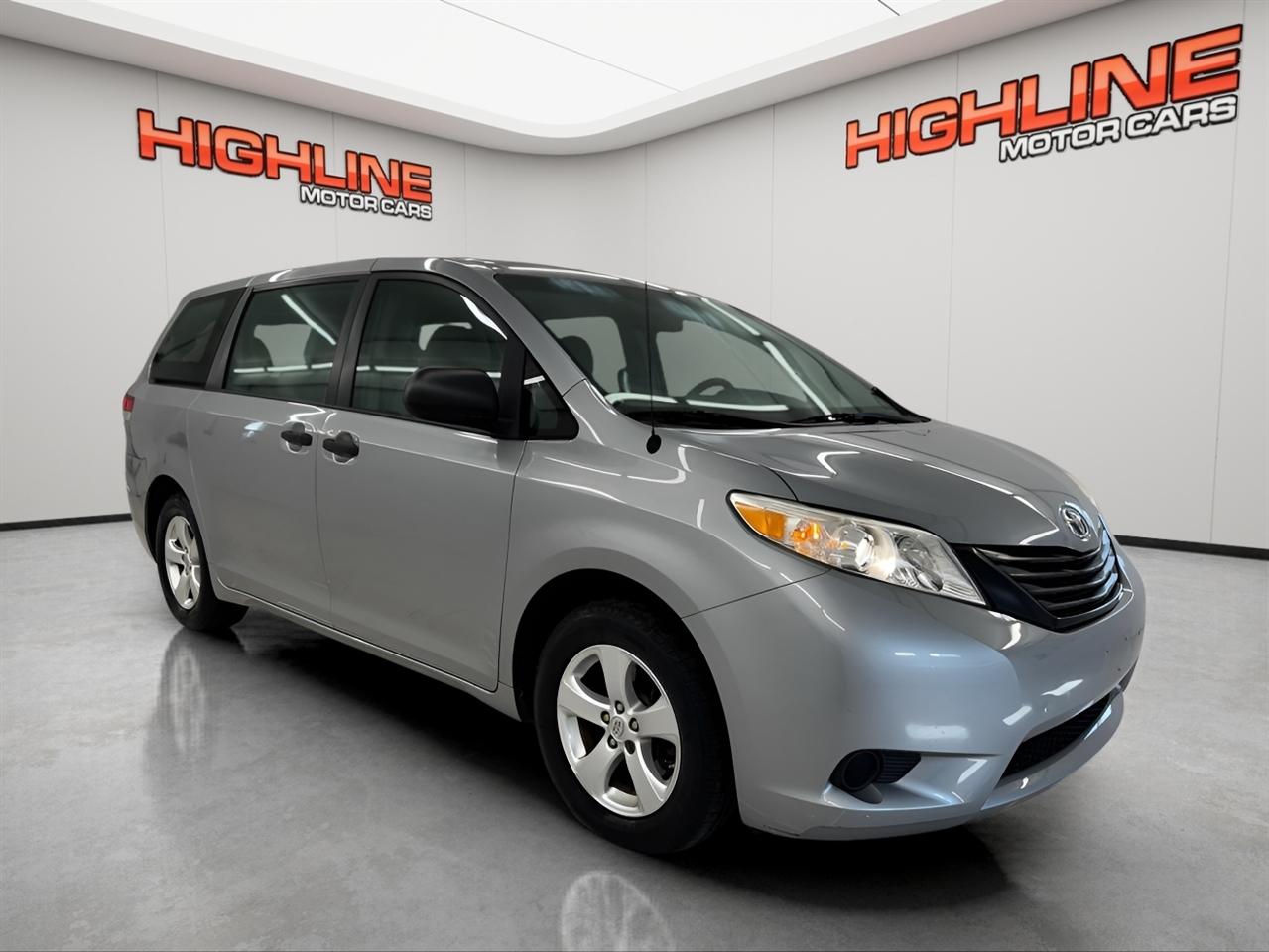 Toyota Sienna 5dr 7-Pass Van V6 L FWD (Natl) 2014