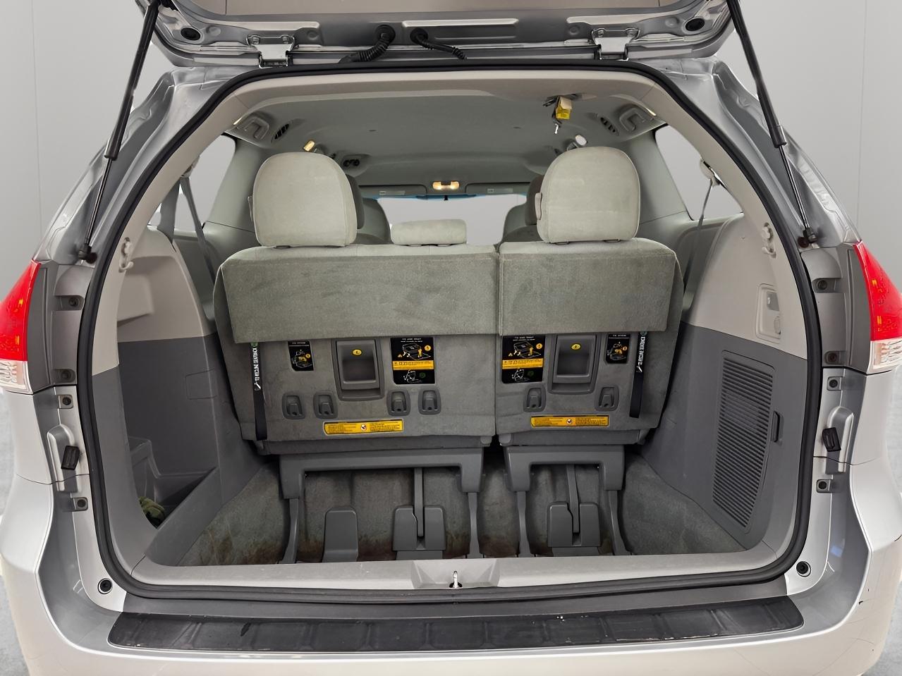 Toyota Sienna 5dr 7-Pass Van V6 L FWD (Natl) 2014