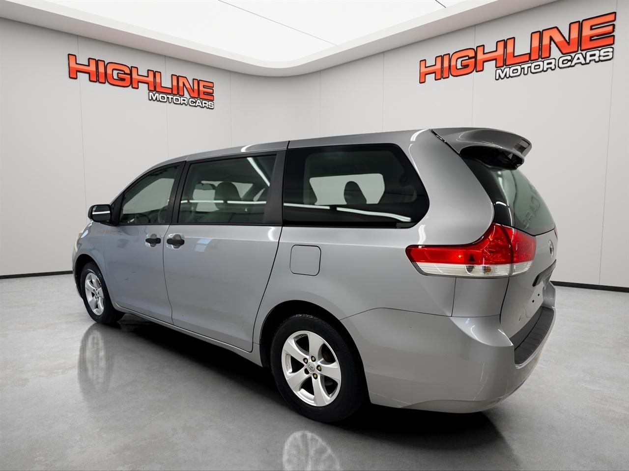 Toyota Sienna 5dr 7-Pass Van V6 L FWD (Natl) 2014