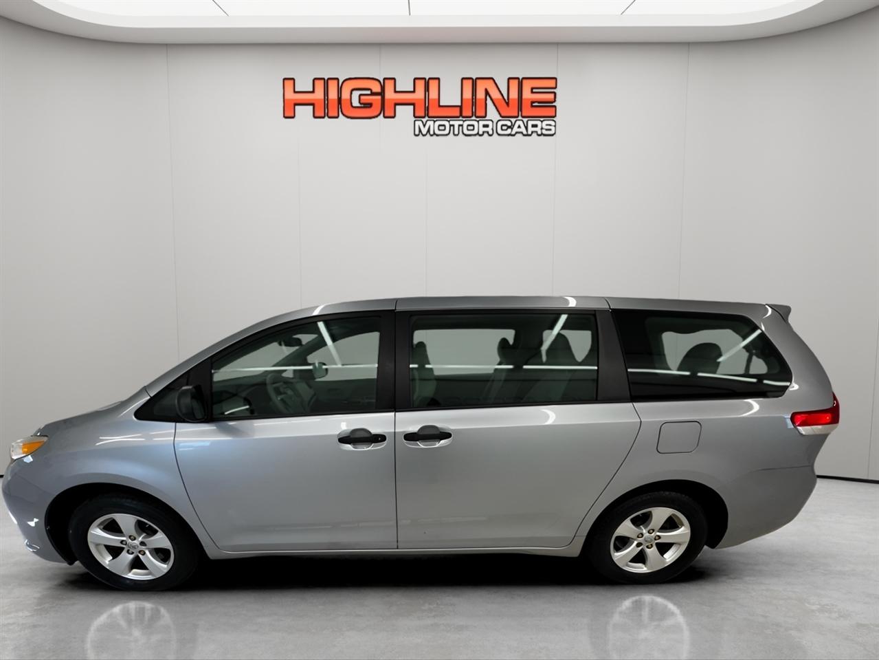 Toyota Sienna 5dr 7-Pass Van V6 L FWD (Natl) 2014