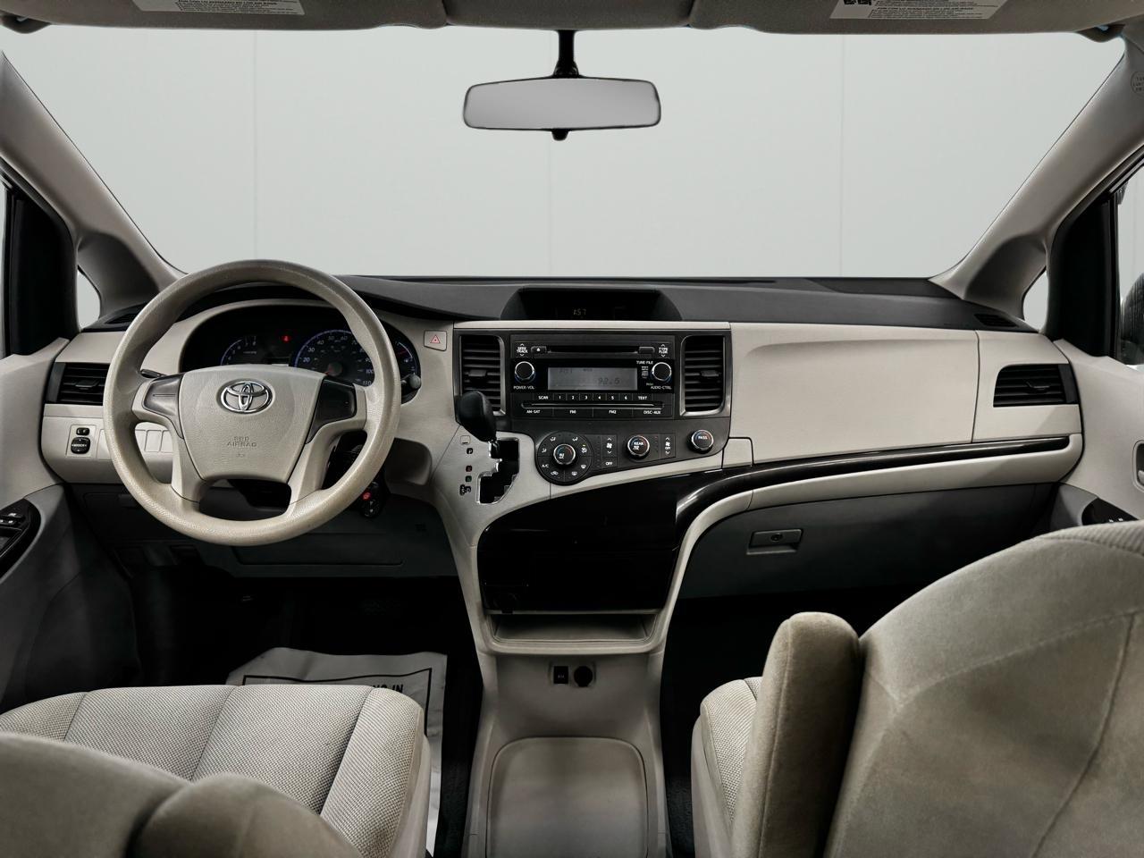 Toyota Sienna 5dr 7-Pass Van V6 L FWD (Natl) 2014