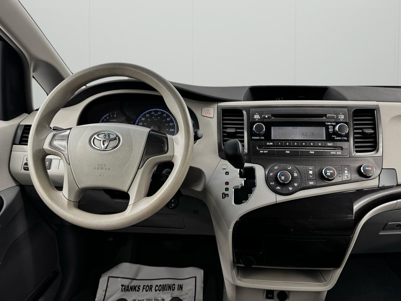 Toyota Sienna 5dr 7-Pass Van V6 L FWD (Natl) 2014