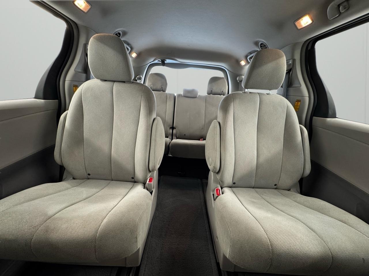 Toyota Sienna 5dr 7-Pass Van V6 L FWD (Natl) 2014