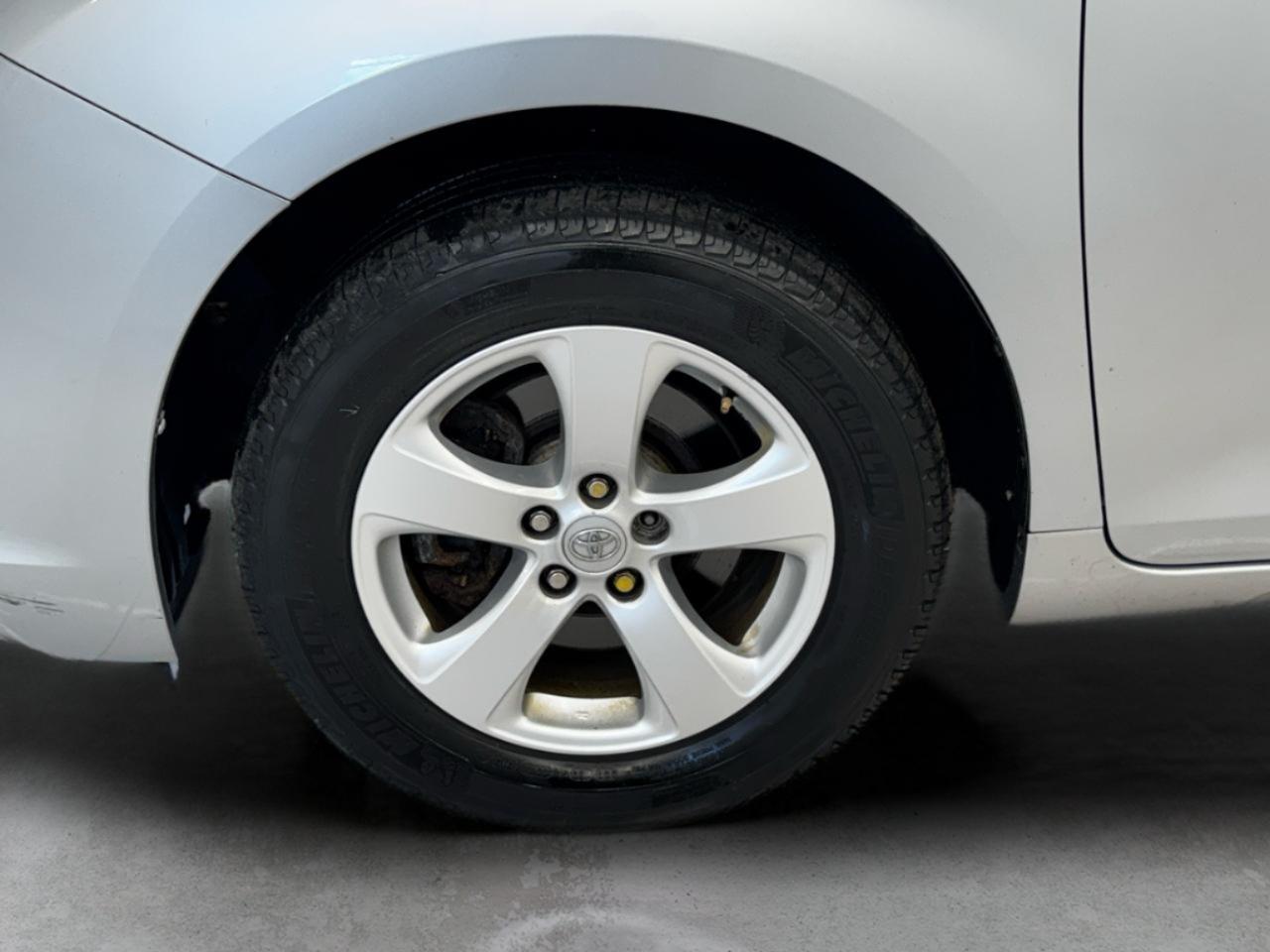 Toyota Sienna 5dr 7-Pass Van V6 L FWD (Natl) 2014