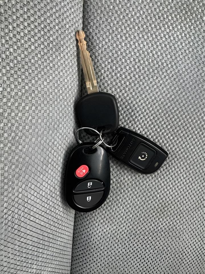 Toyota Sienna 5dr 7-Pass Van V6 L FWD (Natl) 2014