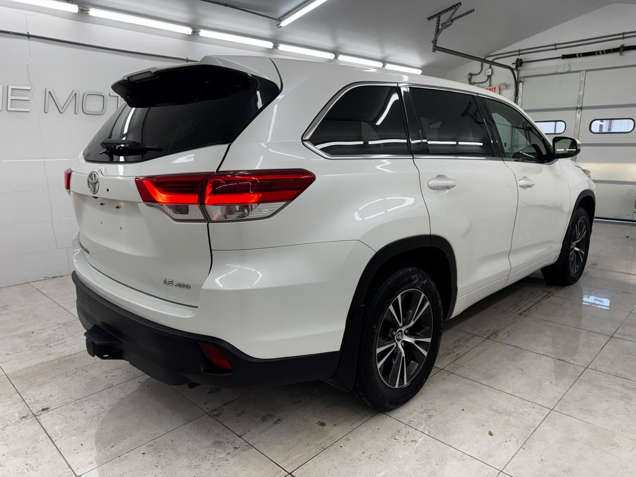 Toyota Highlander LE V6 AWD (Natl) 2018