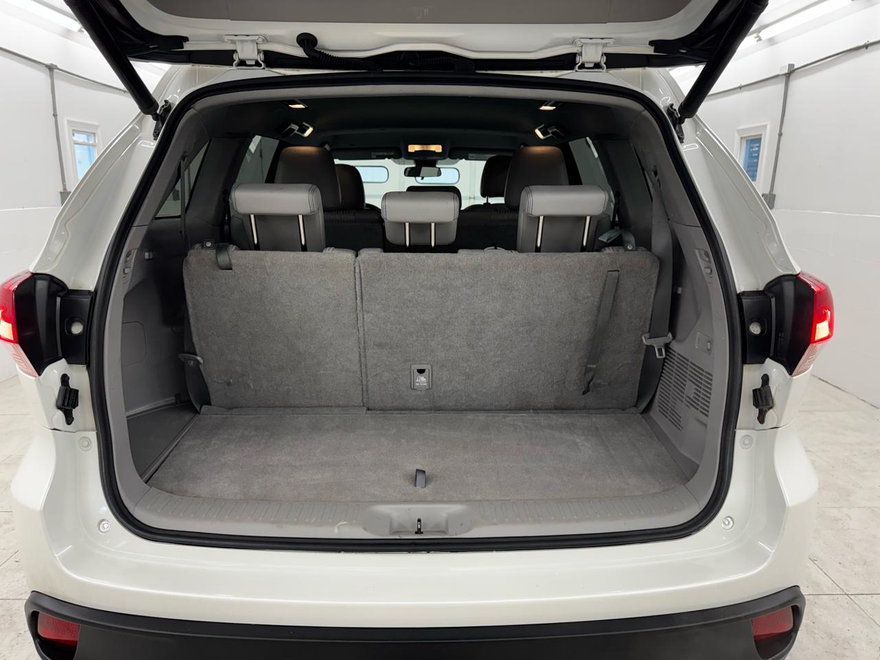 Toyota Highlander LE V6 AWD (Natl) 2018