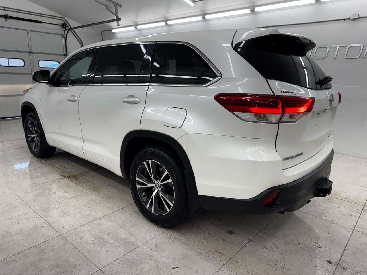 Toyota Highlander LE V6 AWD (Natl) 2018