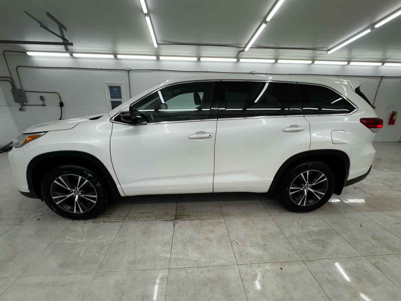Toyota Highlander LE V6 AWD (Natl) 2018