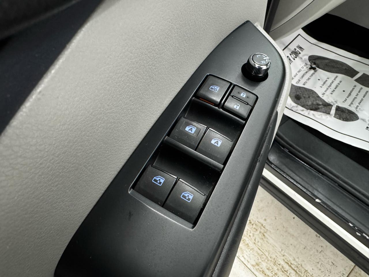 Toyota Highlander LE V6 AWD (Natl) 2018