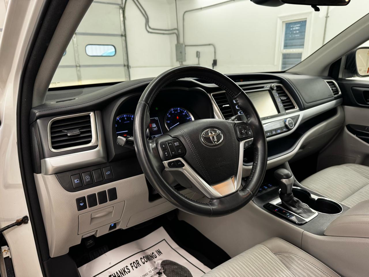 Toyota Highlander LE V6 AWD (Natl) 2018