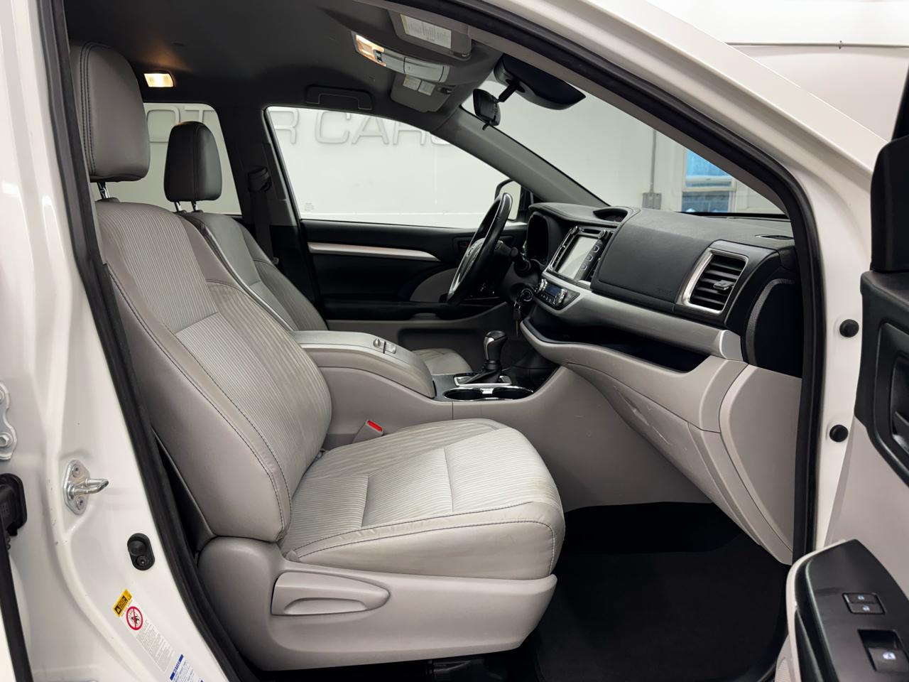 Toyota Highlander LE V6 AWD (Natl) 2018