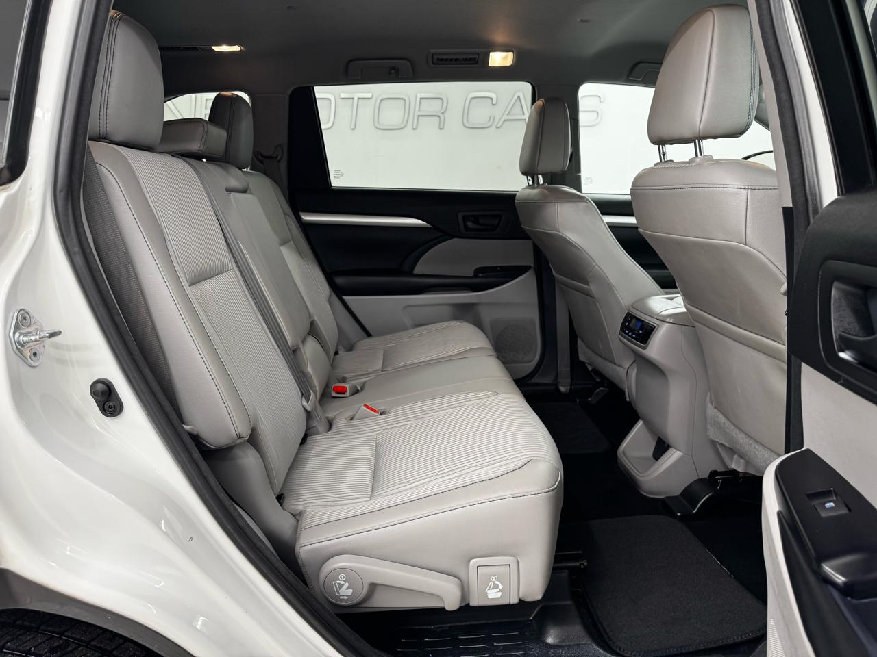 Toyota Highlander LE V6 AWD (Natl) 2018