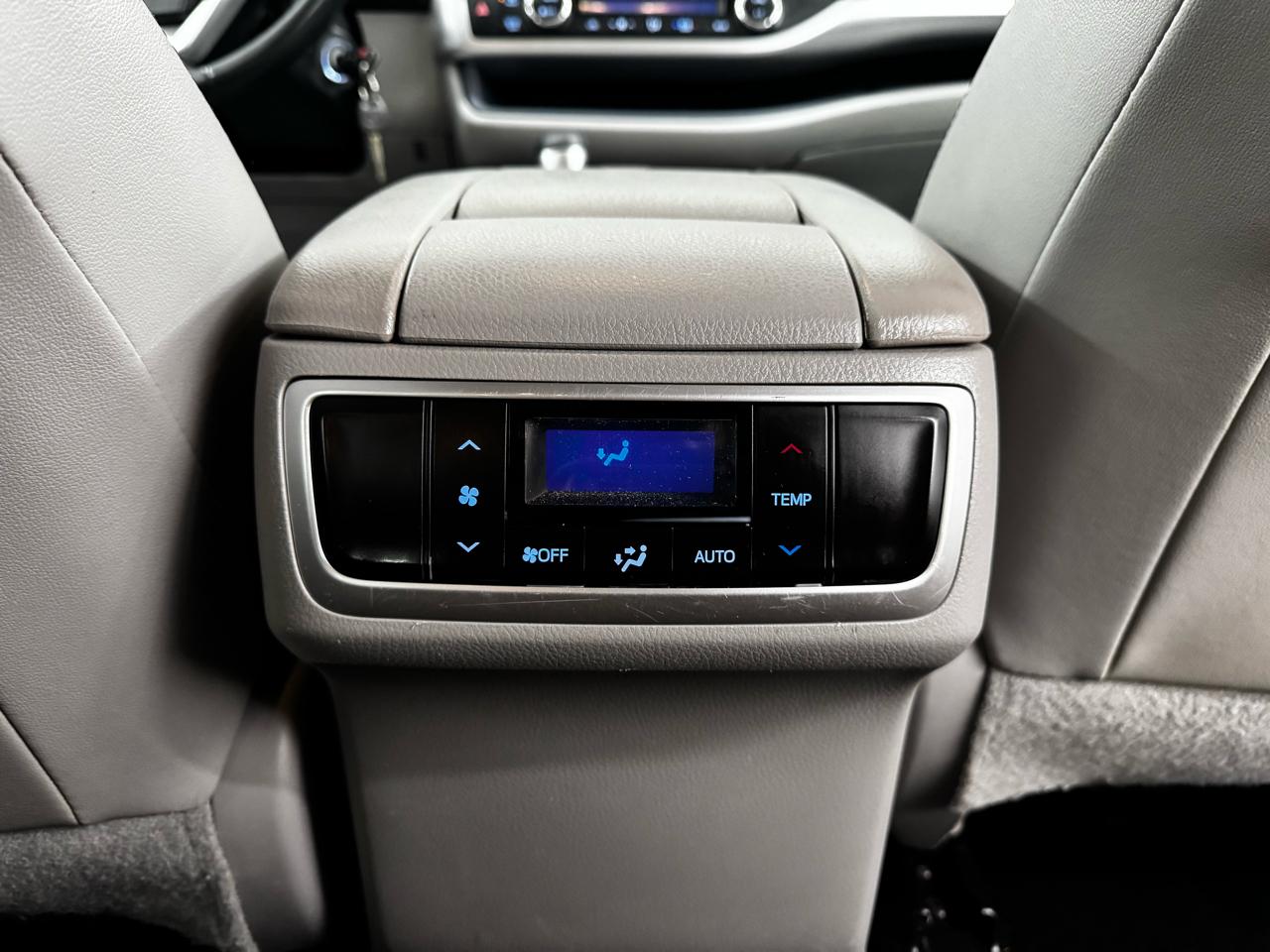 Toyota Highlander LE V6 AWD (Natl) 2018