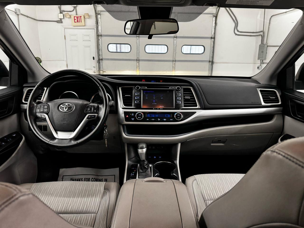Toyota Highlander LE V6 AWD (Natl) 2018