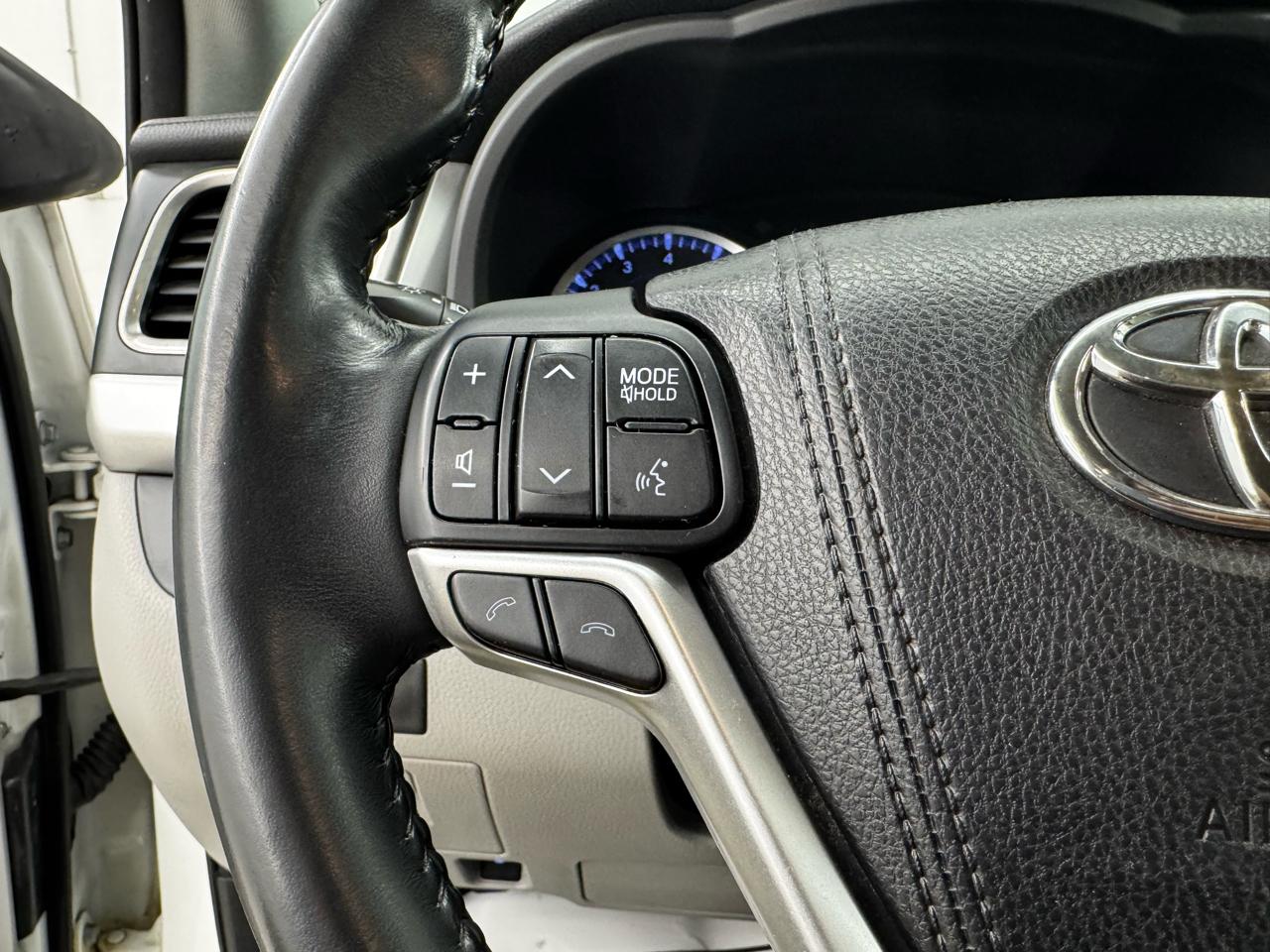 Toyota Highlander LE V6 AWD (Natl) 2018