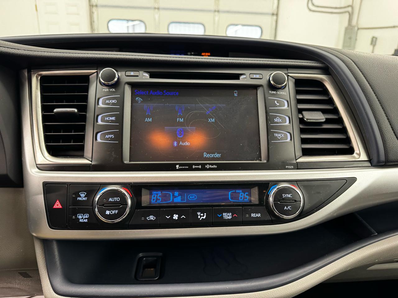 Toyota Highlander LE V6 AWD (Natl) 2018