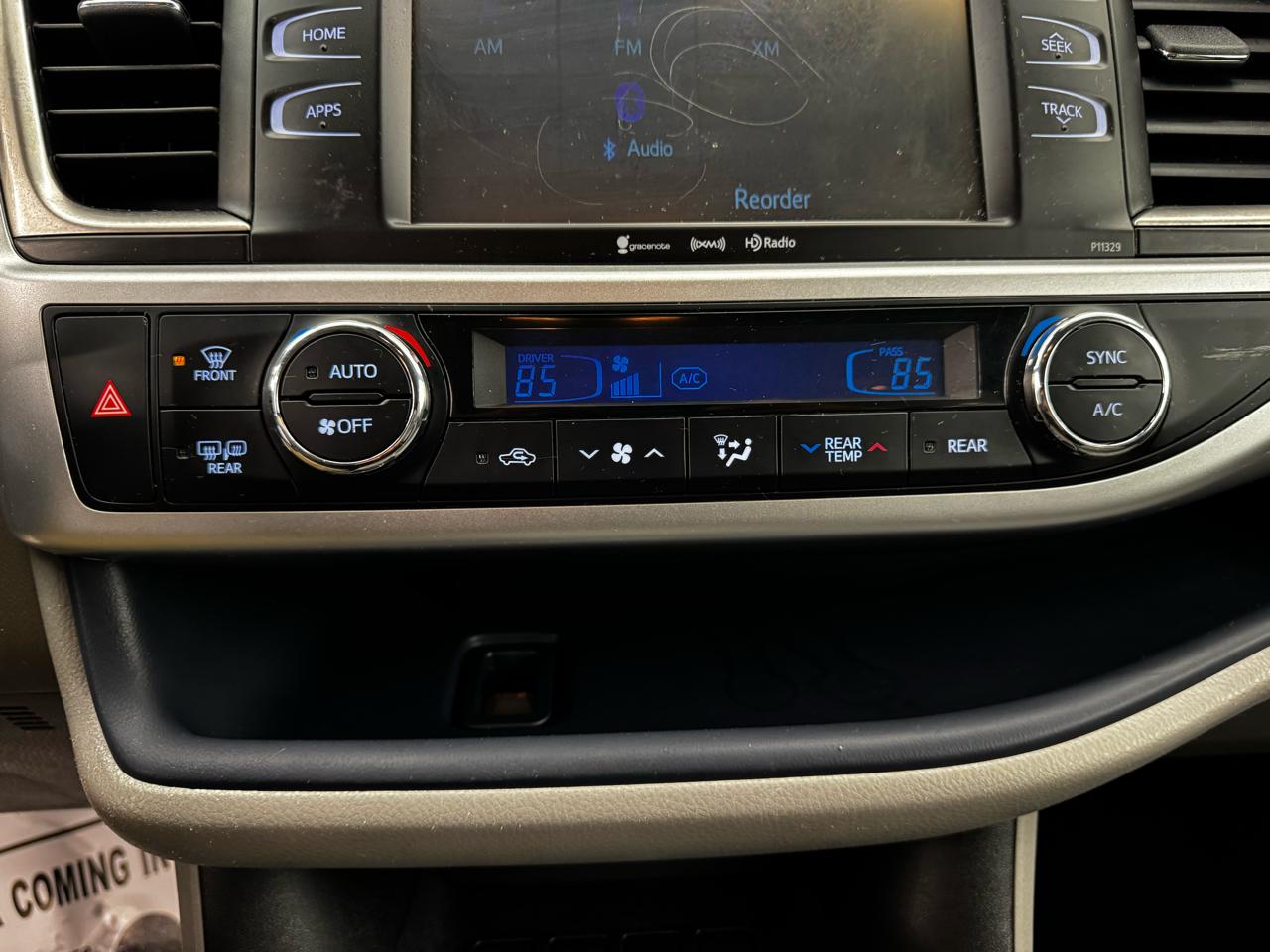 Toyota Highlander LE V6 AWD (Natl) 2018