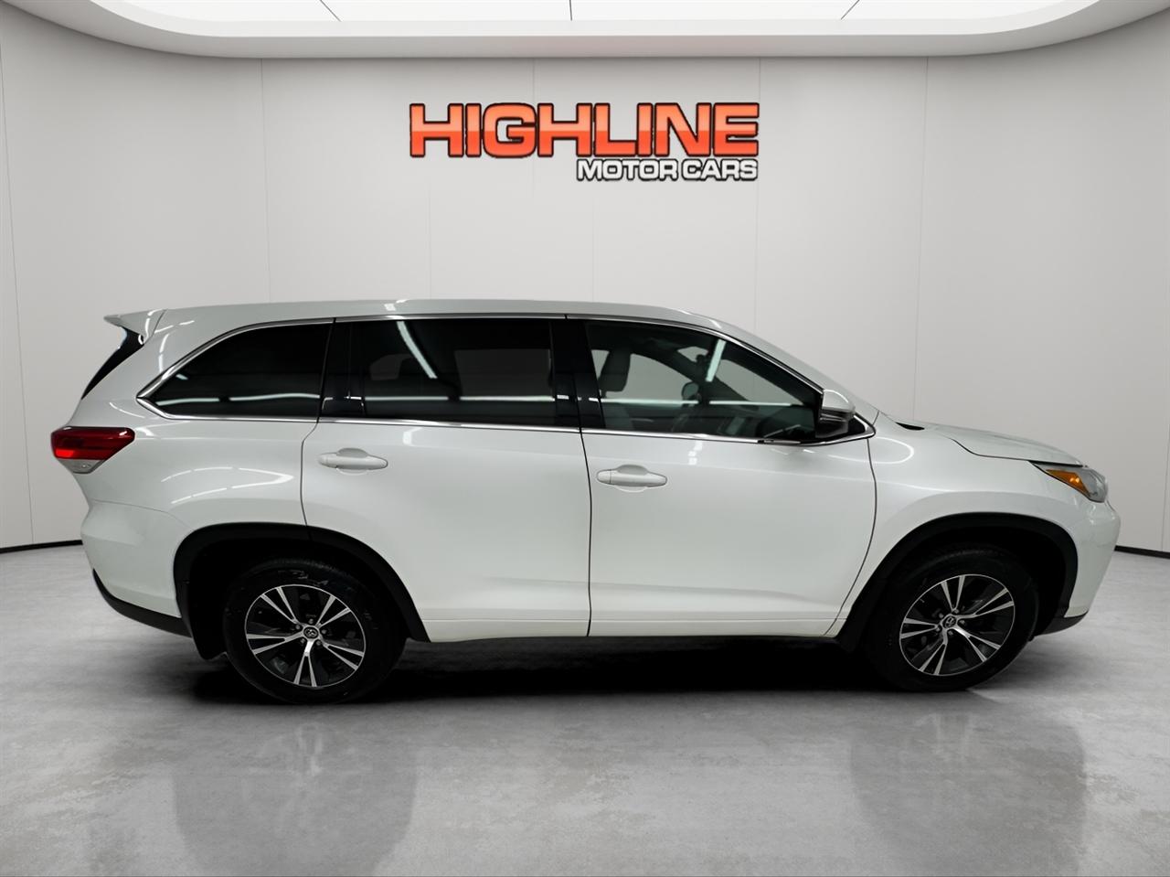 Toyota Highlander LE V6 AWD (Natl) 2018